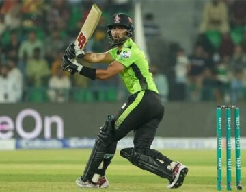 راولپنڈی: پشاور زلمی کا لاہور قلندرز کے خلاف ٹاس جیت کر فیلڈنگ کا فیصلہ