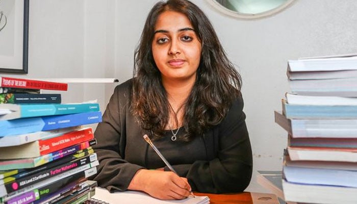 ماہ نور چیمہ کا آئی کیو لیول اسٹیفن ہاکنگ سے بھی زائد قرار