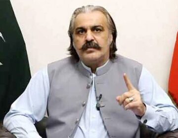 وزیر اعلیٰ خیبر پختونخوا کا ایک ماہ، کابینہ ارکان کی 15 دن کی  تنخواہ سیلاب زدگان کو دینے کا اعلان